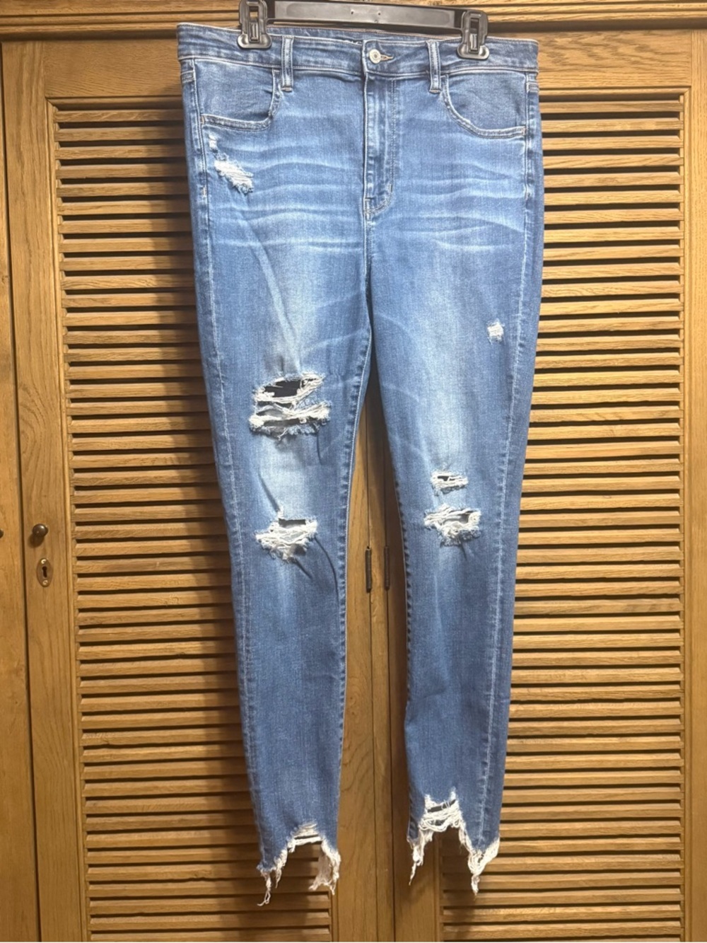 American Eagle Outfitters Distressed Super Hi-Rise Jegging - 14